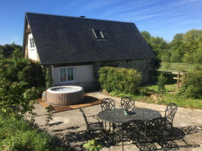 Jasmin Cottage with Hot Tub